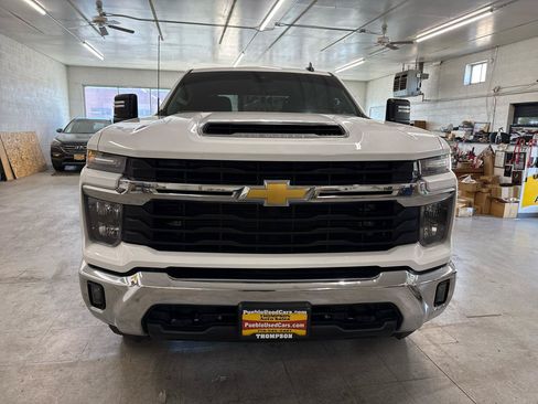 Used 2024 Chevrolet Silverado 2500 LT AWD/4WD image 6