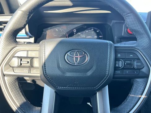 Used 2025 Toyota Tacoma TRD Off-Road image 25