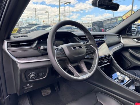 New 2025 Jeep Grand Cherokee L Limited w/ Black Appearance Package image 10
