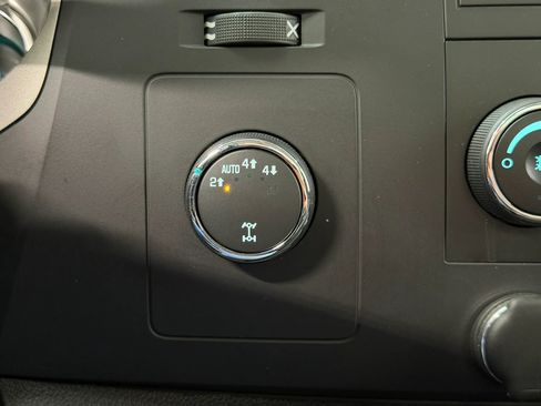 Used 2011 Chevrolet Silverado 1500 LT w/ Interior Plus Package AWD/4WD image 21