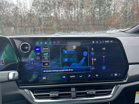 New 2026 Chevrolet Equinox EV LT image 23