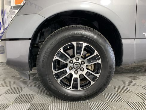 Used 2022 Nissan Titan SV RWD image 9