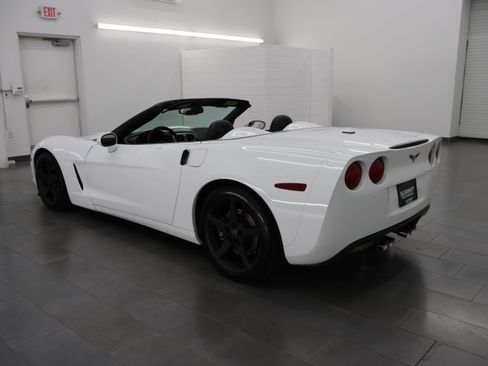 Used 2005 Chevrolet Corvette Convertible w/ Preferred Equipment Group RWD image 43