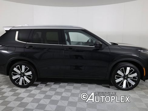 Used 2025 Mitsubishi Outlander AWD image 4