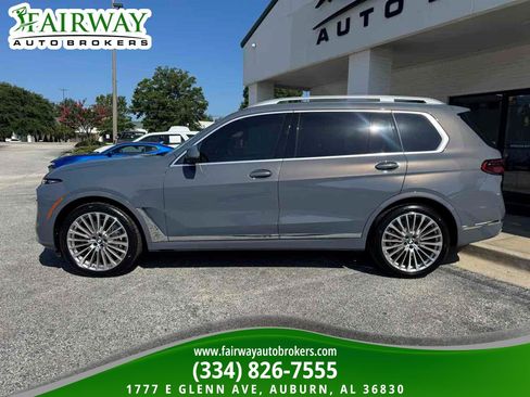 Used 2025 BMW X7 xDrive40i w/ Premium Package AWD/4WD image 9