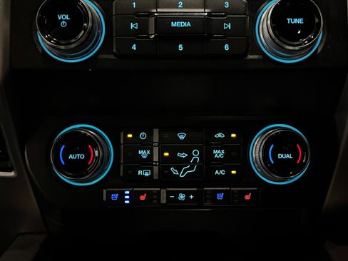 Used 2019 Ford F250 Platinum w/ Platinum Ultimate Package AWD/4WD image 7