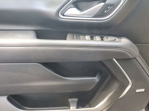 Used 2022 GMC Yukon SLT w/ SLT Premium Package image 16