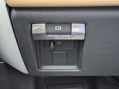 New 2026 Land Rover Defender 110 X-Dynamic SE image 19