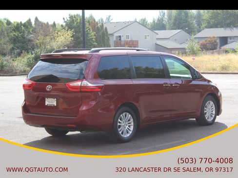 Used 2016 Toyota Sienna Limited image 6