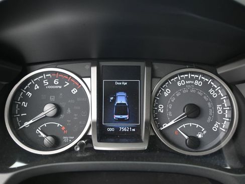 Used 2022 Toyota Tacoma SR5 RWD image 11