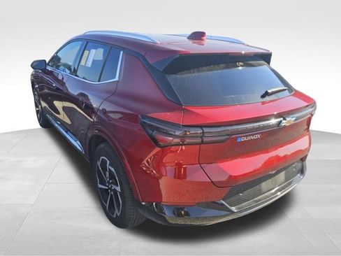 Used 2025 Chevrolet Equinox EV LT w/ Convenience Package image 2