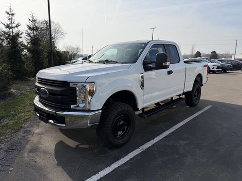 Used 2019 Ford F250 XL w/ XL Value Package image 4
