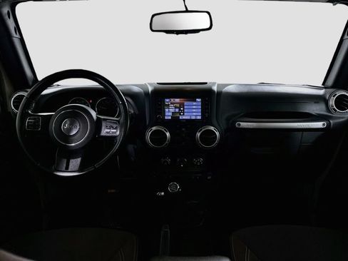 Used 2017 Jeep Wrangler Unlimited Rubicon w/ Connectivity Group AWD/4WD image 21