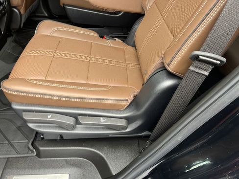 Used 2025 Chevrolet Tahoe High Country image 25