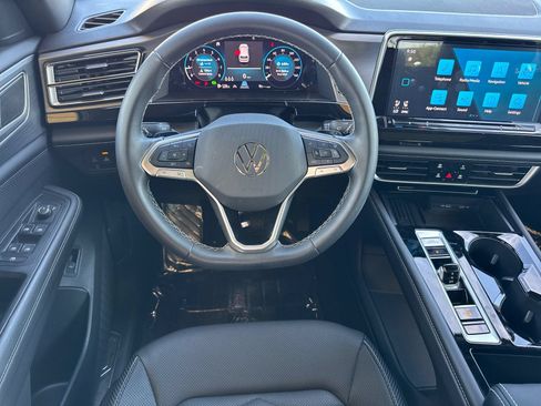 Used 2025 Volkswagen Atlas Cross Sport SE FWD image 16