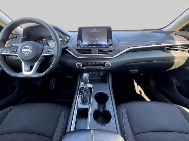 Used 2025 Nissan Altima 2.5 SV FWD image 9