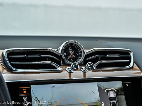 Used 2023 Bentley Bentayga Extended Wheelbase image 45