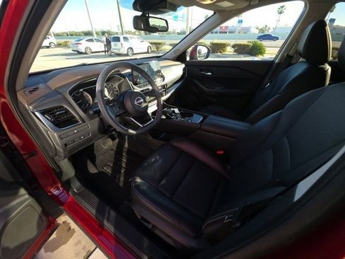 Used 2023 Nissan Rogue SL w/ SL Premium Package image 13