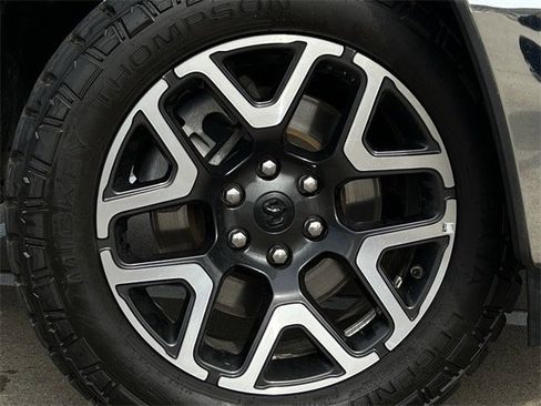 Used 2025 RAM 1500 Laramie image 12