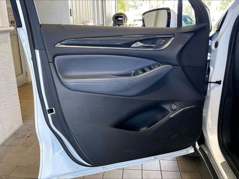 Used 2023 Buick Enclave Essence FWD image 2