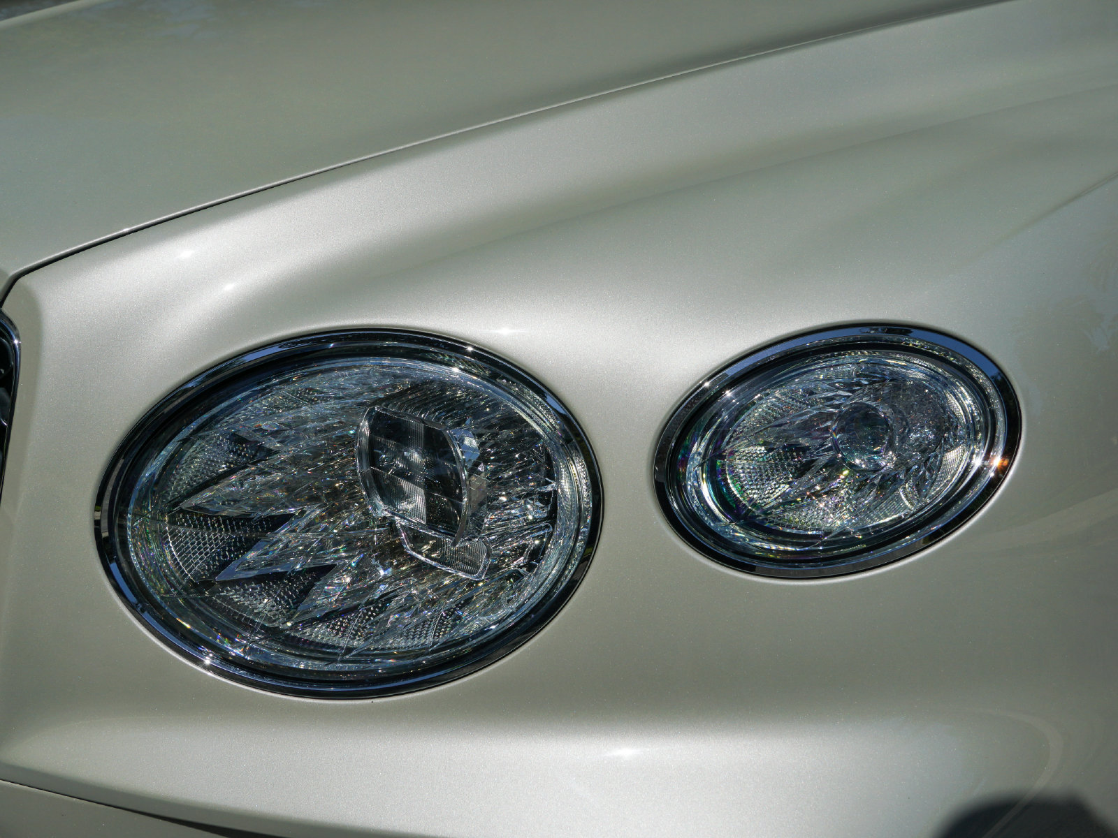 Certified 2023 Bentley Bentayga Extended Wheelbase AWD/4WD image 28