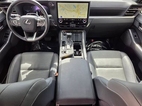 Used 2024 Lexus GX 550 w/ Cold Area Package image 11