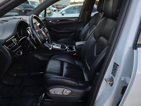 Used 2024 Porsche Macan AWD/4WD image 16