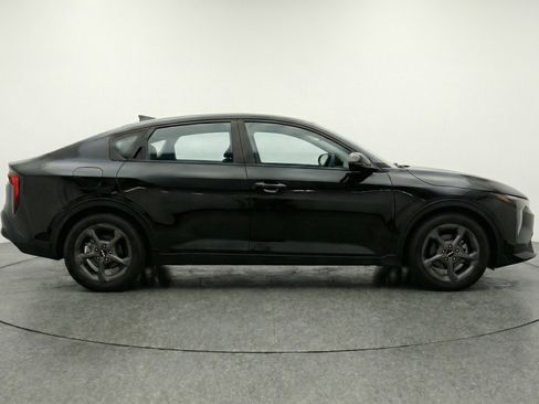Used 2025 Kia K4 FWD image 11