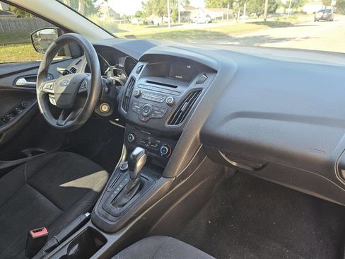 Used 2016 Ford Focus SE FWD image 12