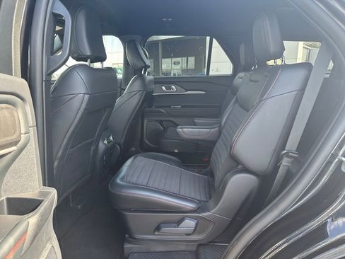 Used 2025 Ford Explorer ST-Line image 17