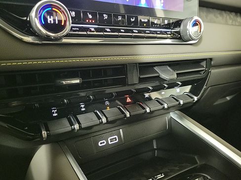 New 2026 Chevrolet Colorado ZR2 w/ LPO, Utility Wall Package image 21