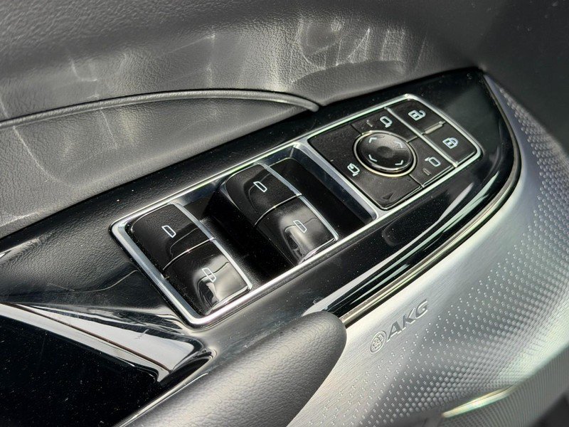 Used 2025 Cadillac Lyriq Luxury w/ LPO, Floor Liner Package AWD/4WD image 17