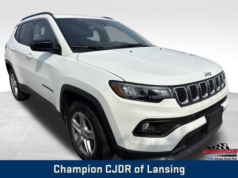 Used 2024 Jeep Compass Latitude AWD/4WD image 10