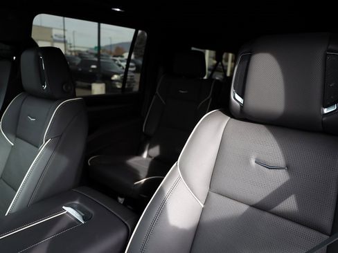 Used 2026 Cadillac Escalade ESV Sport w/ Touring Package image 16