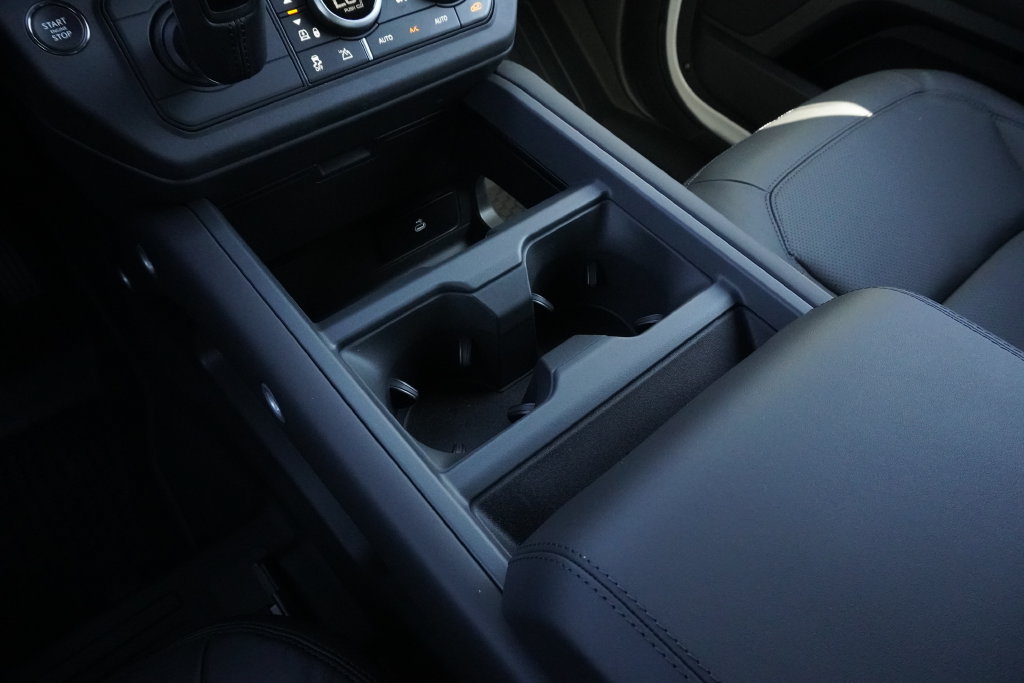 New 2026 Land Rover Defender 110 X-Dynamic SE AWD/4WD image 14