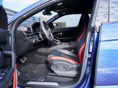 Used 2024 Lamborghini Urus Performante AWD/4WD image 38
