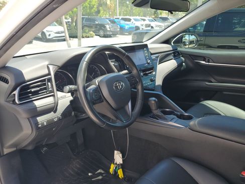 Used 2023 Toyota Camry SE FWD image 9