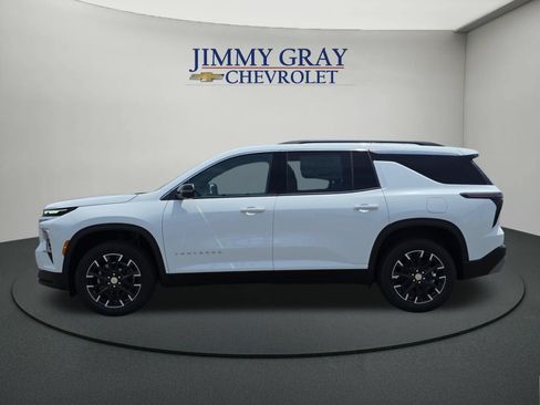New 2026 Chevrolet Traverse LT w/ Sun and Wheel Package FWD image 2