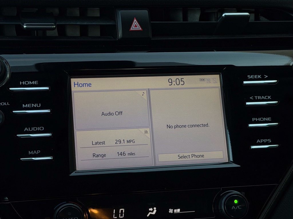 Used 2019 Toyota Camry SE FWD image 16