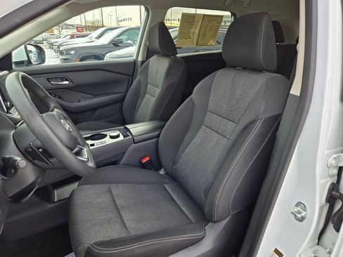 Used 2024 Nissan Rogue SV image 16