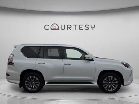 Used 2020 Lexus GX 460 Luxury w/ Off Road Package image 7