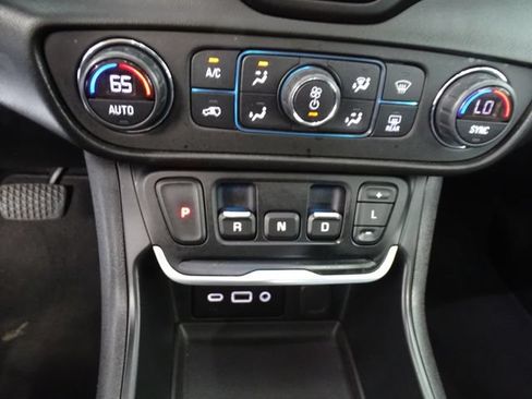 Certified 2019 GMC Terrain SLE w/ Driver Convenience Package AWD/4WD image 13