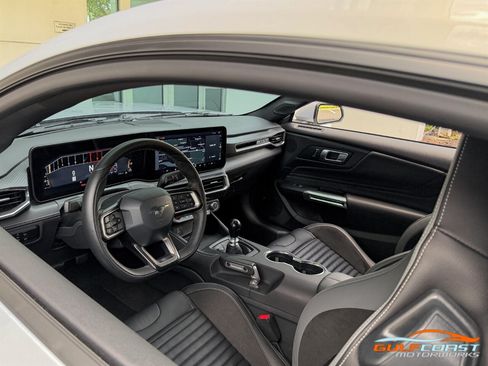 Used 2025 Ford Mustang GT Premium w/ GT Performance Package RWD image 2