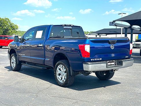 Used 2017 Nissan Titan SV w/ Heavy Duty GAWR Package AWD/4WD image 6