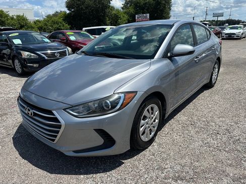 Used 2017 Hyundai Elantra SE FWD image 1