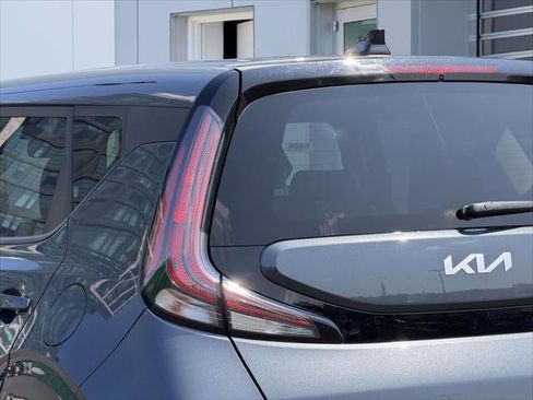 Used 2023 Kia Soul LX w/ LX Technology Package FWD image 13