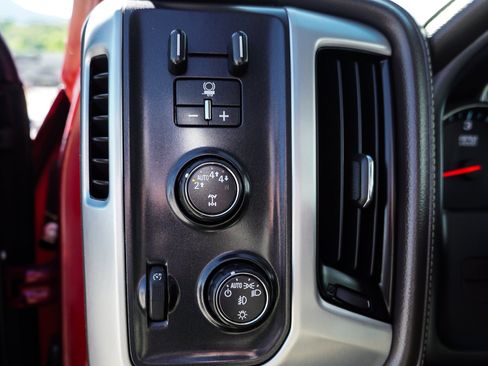 Used 2018 GMC Sierra 1500 SLT AWD/4WD image 18