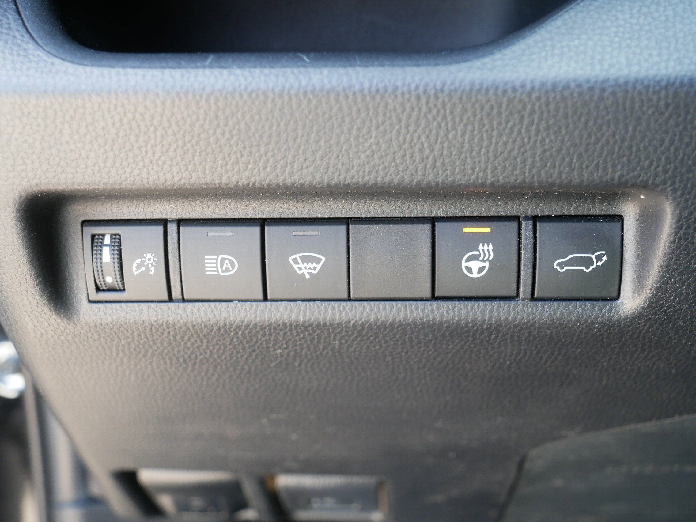 Used 2021 Toyota RAV4 XLE Premium AWD/4WD image 23