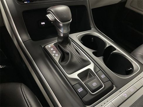 Used 2024 Kia Carnival LX image 27