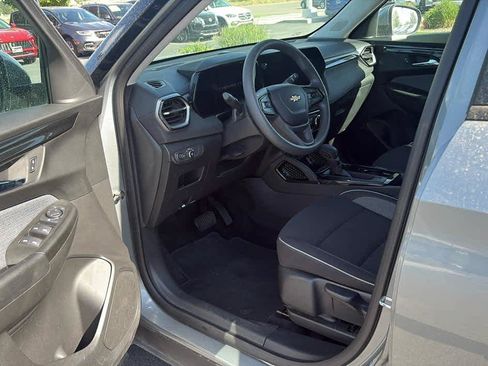 Used 2025 Chevrolet TrailBlazer LT AWD/4WD image 11